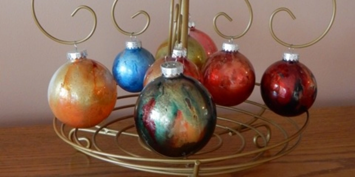Event image for Sip and Paint Alcohol Ink Glass Christmas Ornaments