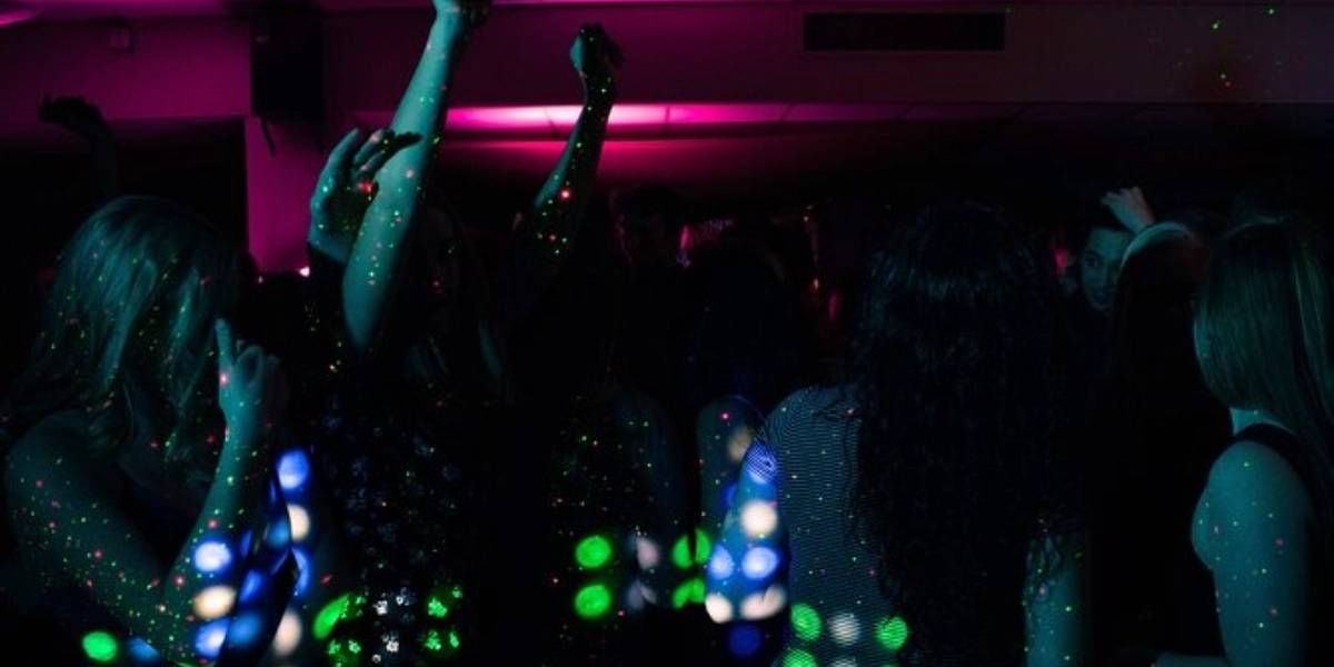 Event image for 5-Hour Premium Night Pub Crawl Experience in Toronto