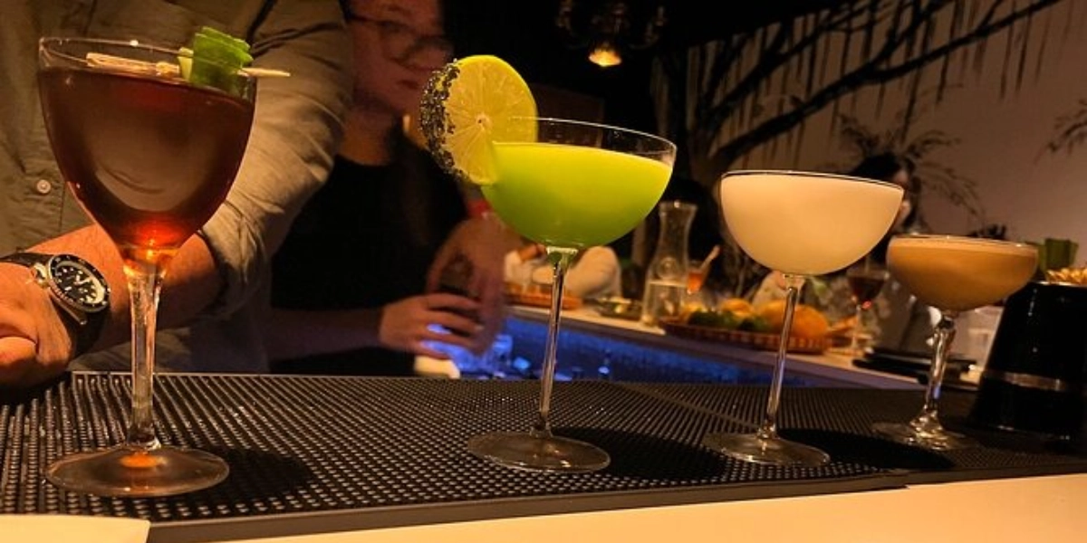 Image d'événement pour Craft Cocktail Gourmet Food Tour