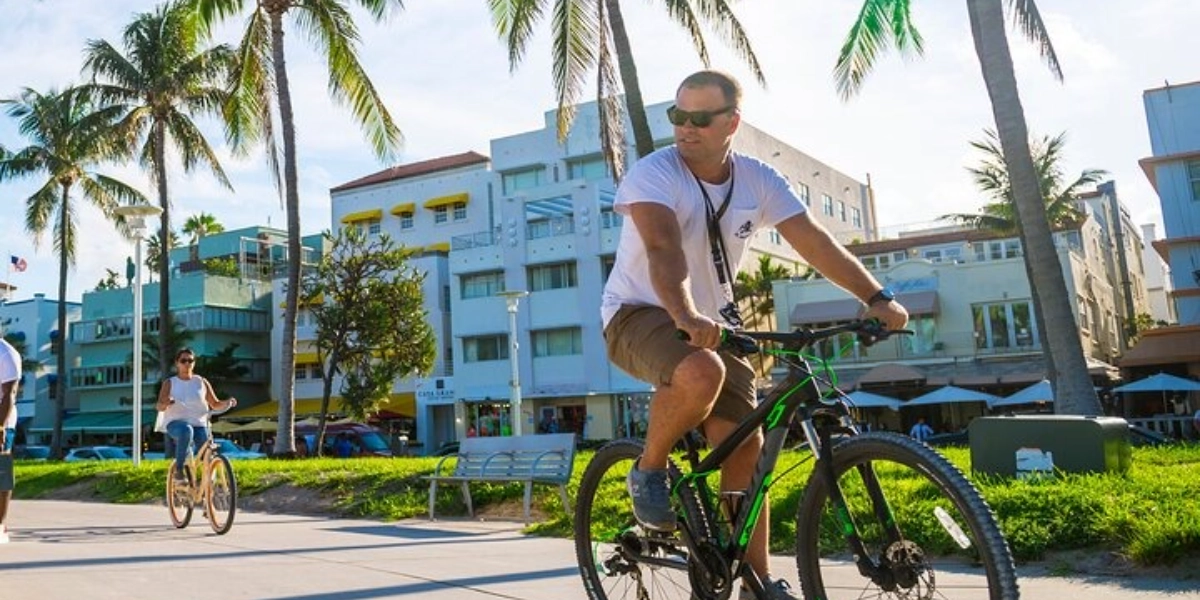Image d'événement pour Miami Beach Art Deco & Hidden Gems Bike Tour with Local Historian