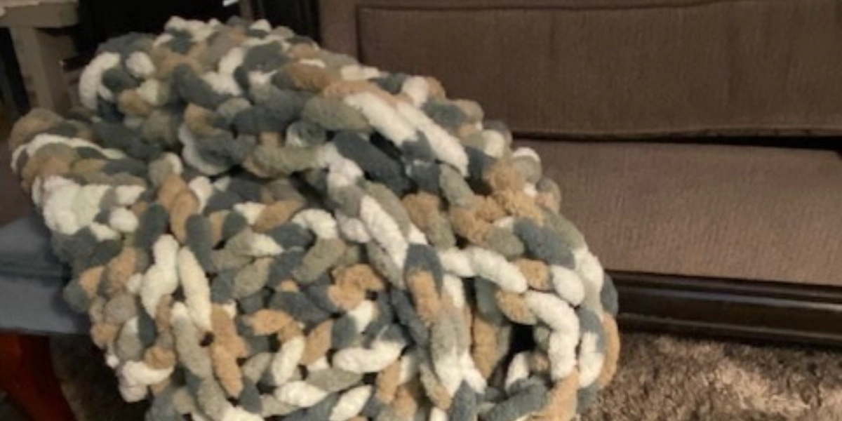 Event image for Teen Class - Learn to Hand Knit a Chunky Blanket